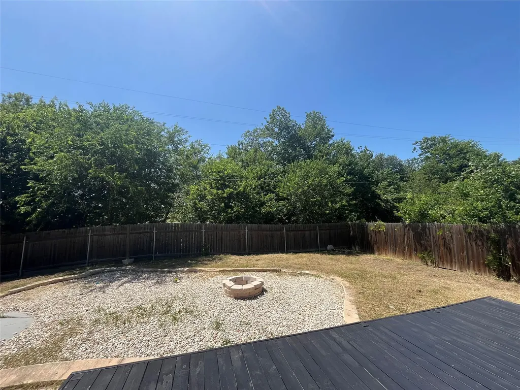 322 Mcclendon Drive Elgin TX 78621