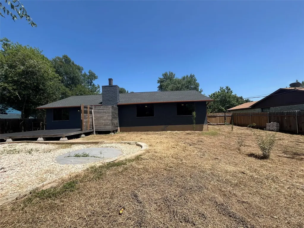 322 Mcclendon Drive Elgin TX 78621