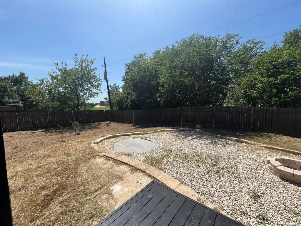 322 Mcclendon Drive Elgin TX 78621