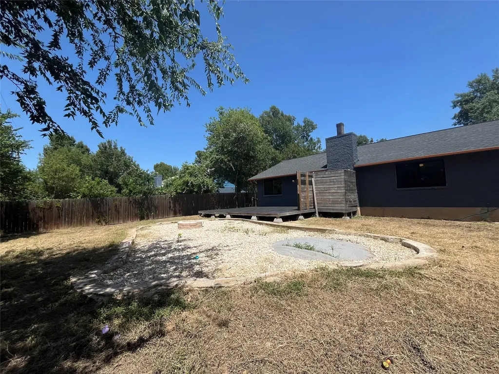 322 Mcclendon Drive Elgin TX 78621