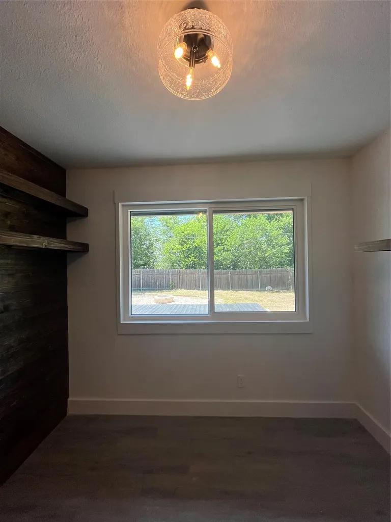 322 Mcclendon Drive Elgin TX 78621