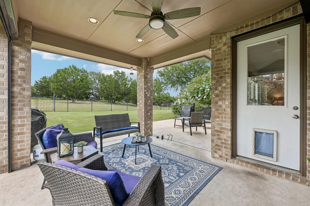1016 Telling Wind Liberty Hill TX 78642