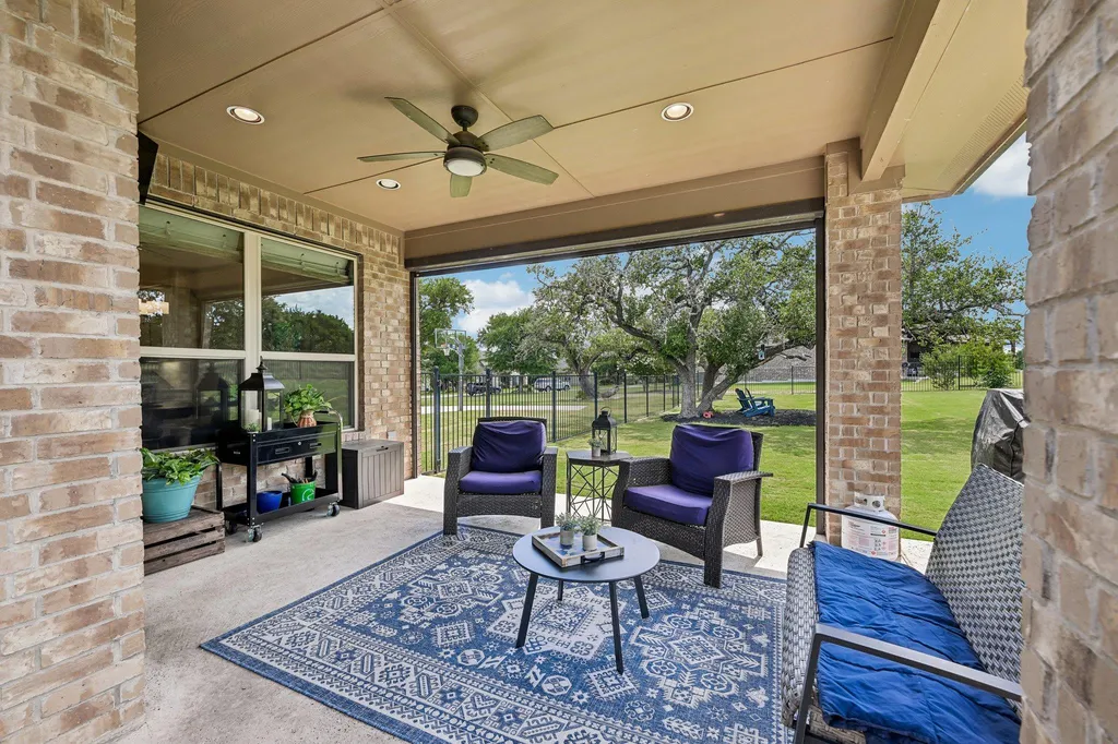 1016 Telling Wind Liberty Hill TX 78642