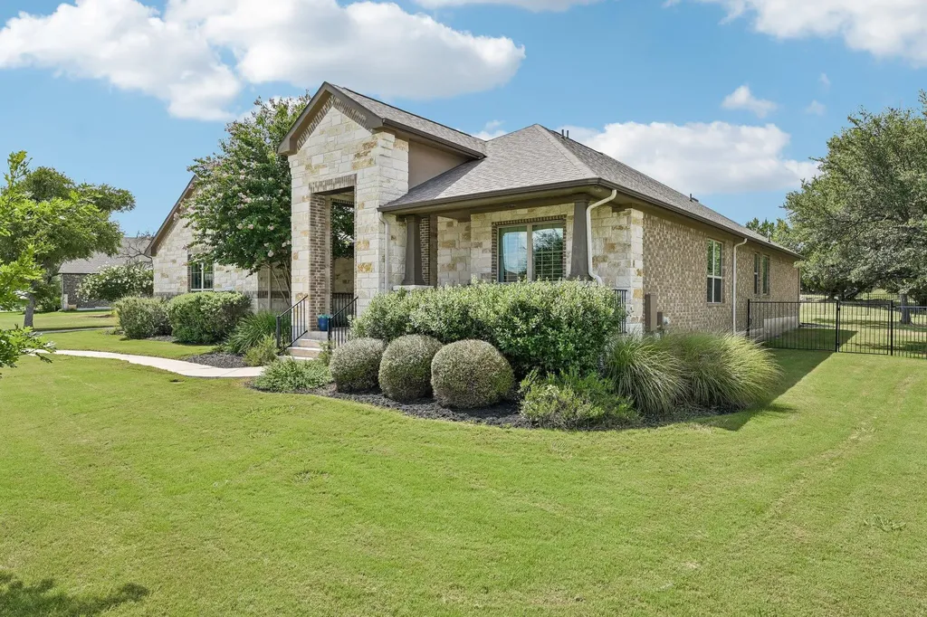 1016 Telling Wind Liberty Hill TX 78642