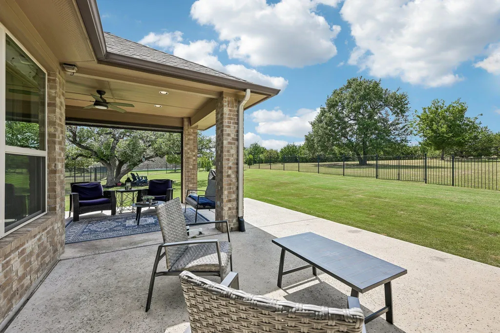 1016 Telling Wind Liberty Hill TX 78642