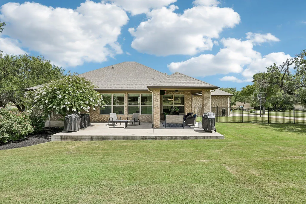 1016 Telling Wind Liberty Hill TX 78642