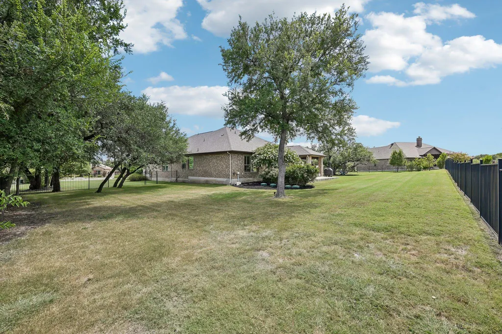 1016 Telling Wind Liberty Hill TX 78642