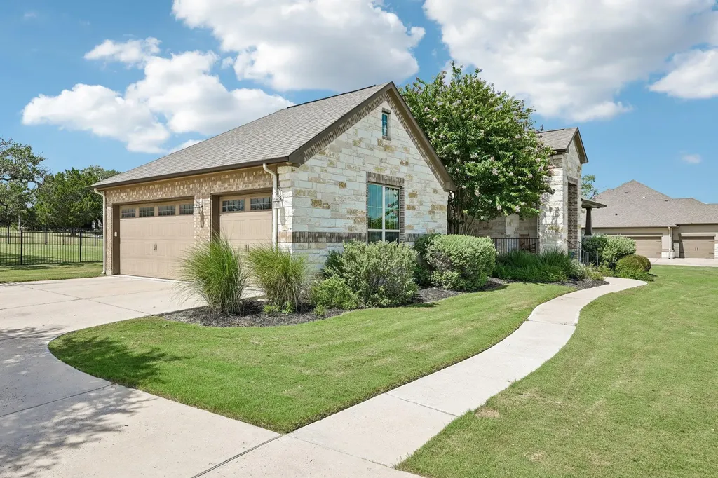 1016 Telling Wind Liberty Hill TX 78642