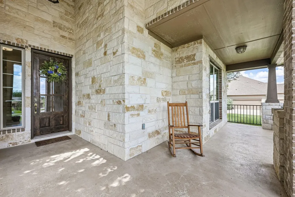 1016 Telling Wind Liberty Hill TX 78642