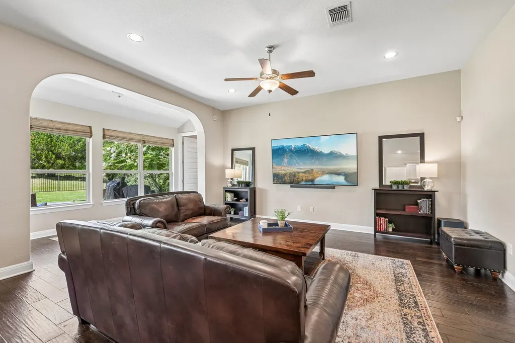 1016 Telling Wind Liberty Hill TX 78642