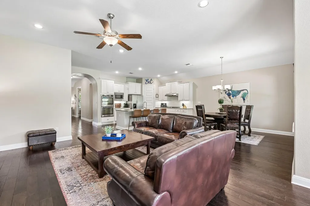 1016 Telling Wind Liberty Hill TX 78642