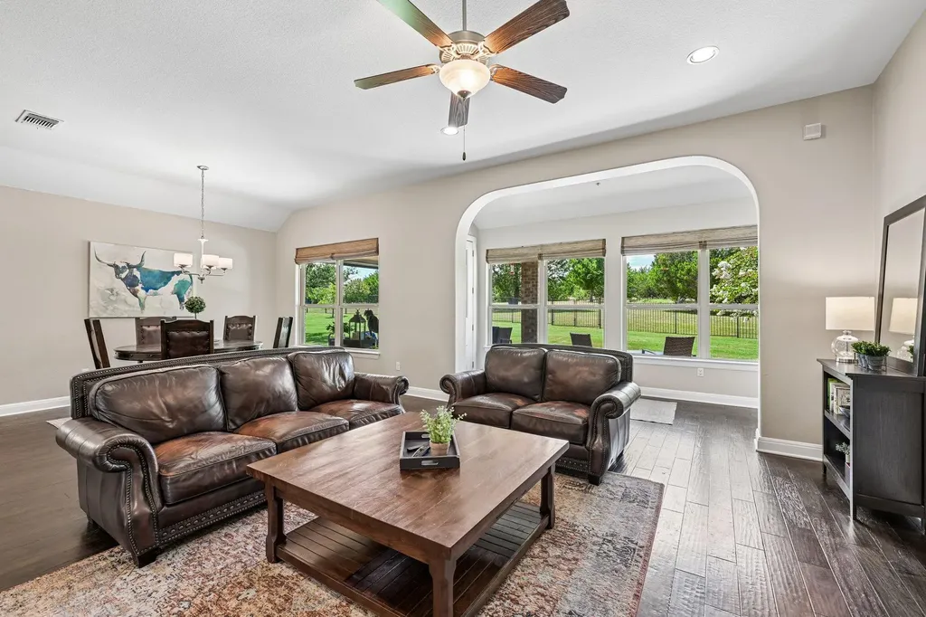 1016 Telling Wind Liberty Hill TX 78642