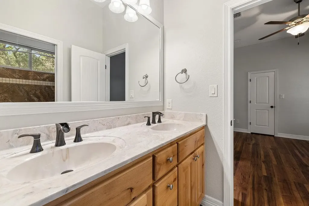 321 Sarahs Lane Liberty Hill TX 78642