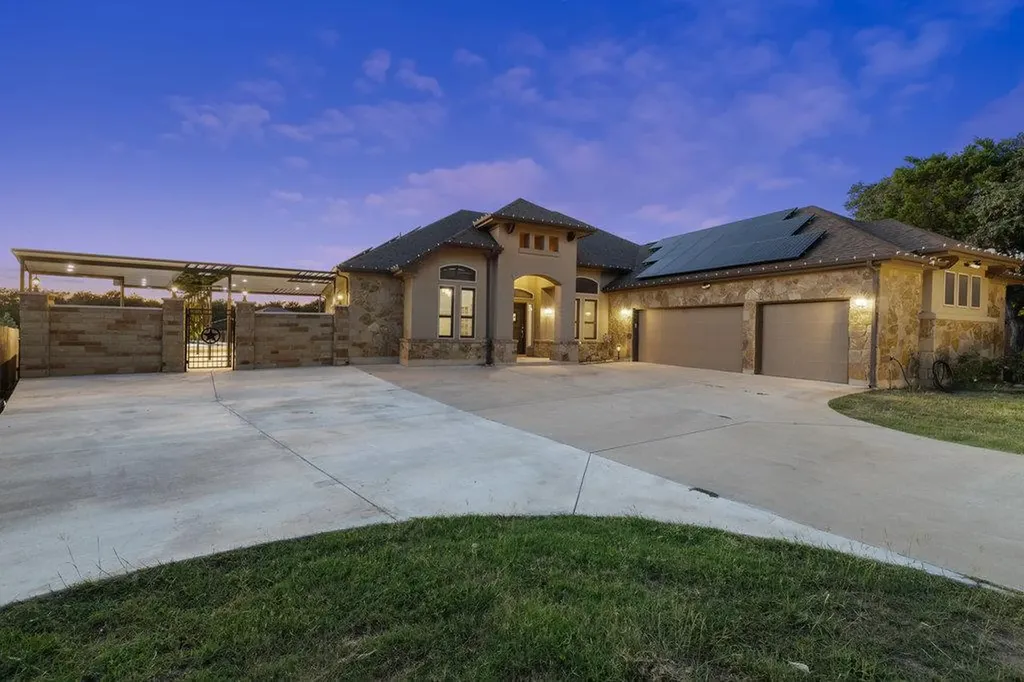 321 Sarahs Lane Liberty Hill TX 78642