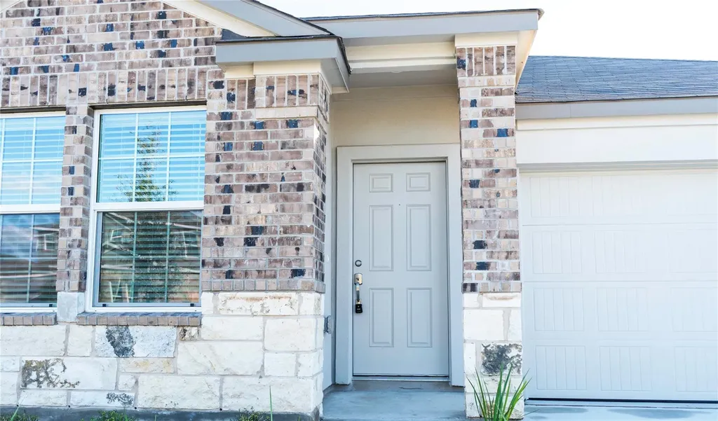 603 Water Way Avenue Hutto TX 78634