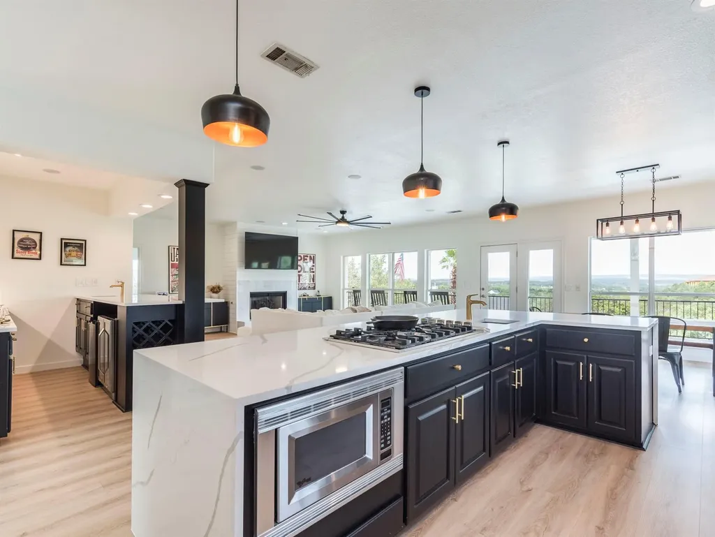 22401 Briarview Drive Spicewood TX 78669
