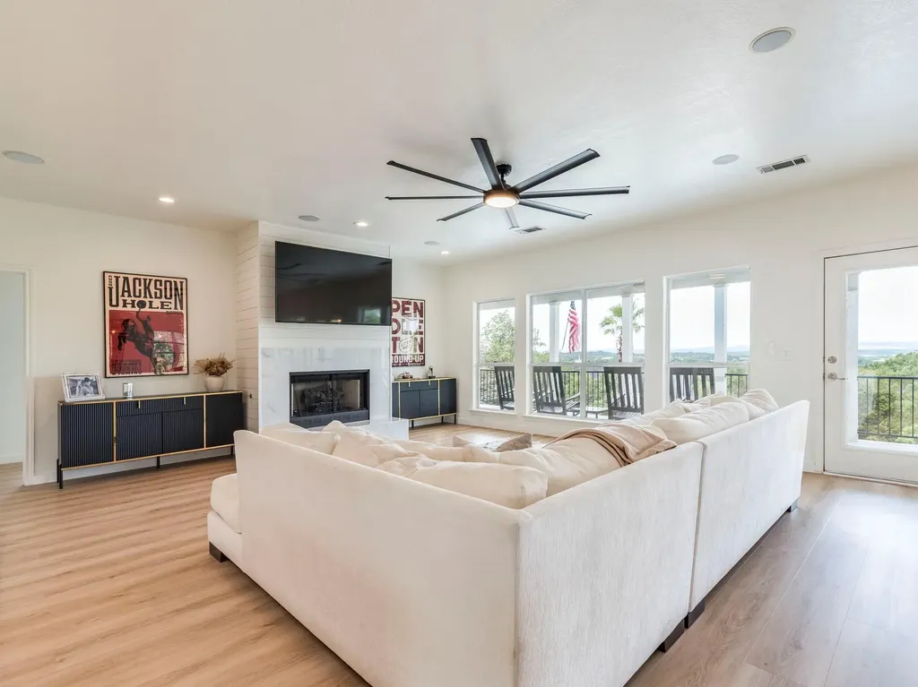 22401 Briarview Drive Spicewood TX 78669