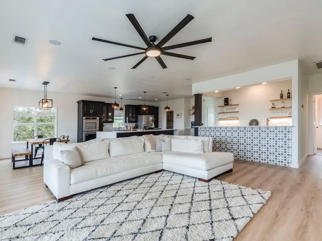 22401 Briarview Drive Spicewood TX 78669