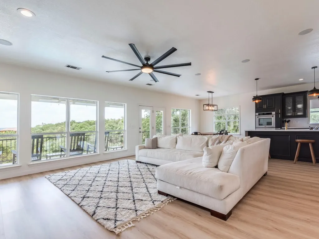 22401 Briarview Drive Spicewood TX 78669