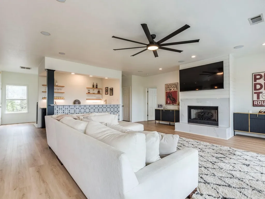 22401 Briarview Drive Spicewood TX 78669