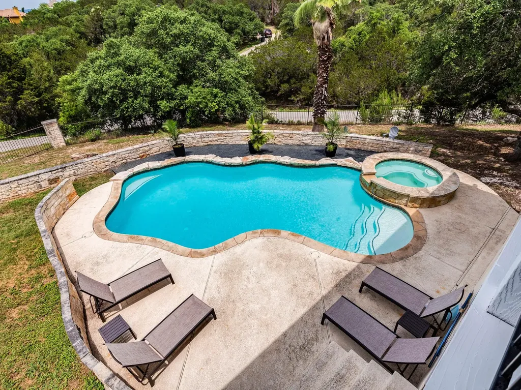 22401 Briarview Drive Spicewood TX 78669