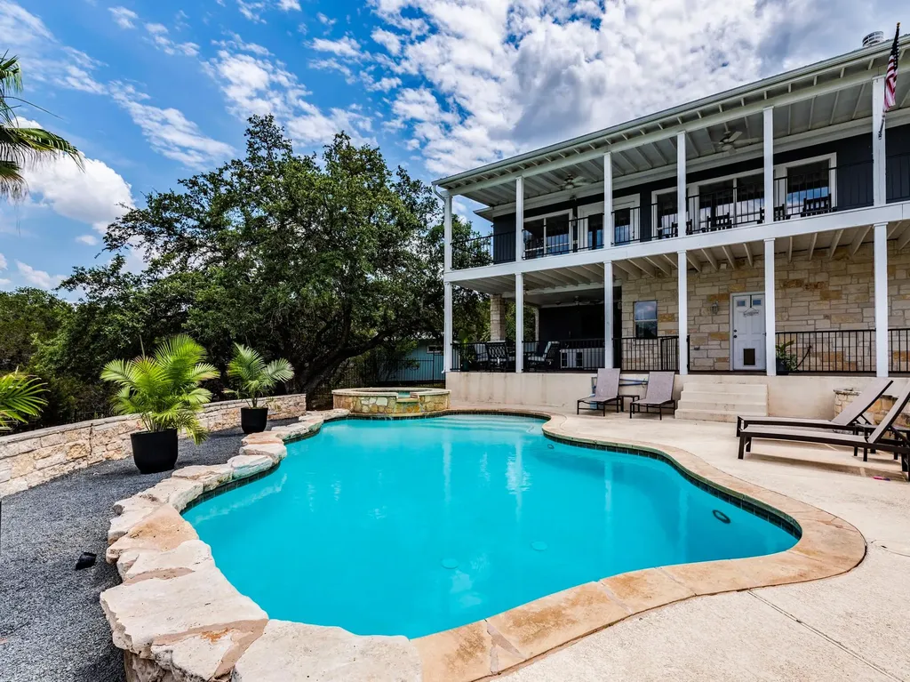 22401 Briarview Drive Spicewood TX 78669