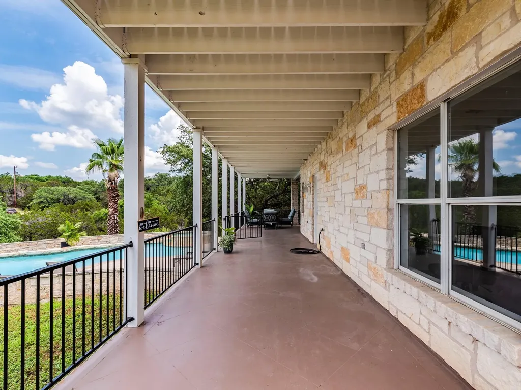 22401 Briarview Drive Spicewood TX 78669