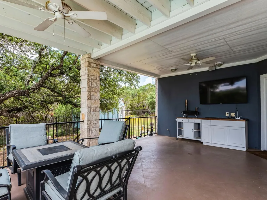 22401 Briarview Drive Spicewood TX 78669