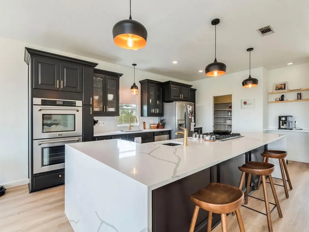 22401 Briarview Drive Spicewood TX 78669