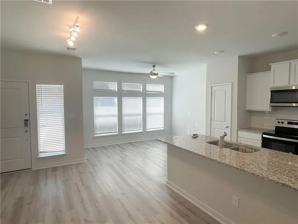 605 W South St Street Leander TX 78641