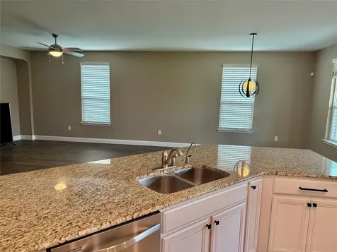 6904 Ondantra Bend Austin TX 78744