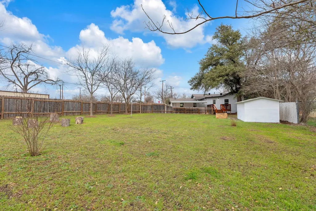 1709 Cecelia Street Taylor TX 76574