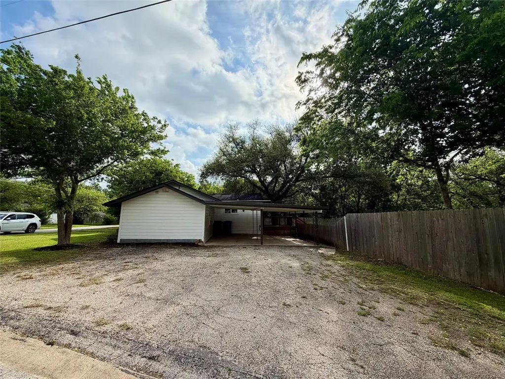 1709 Cecelia Street Taylor TX 76574