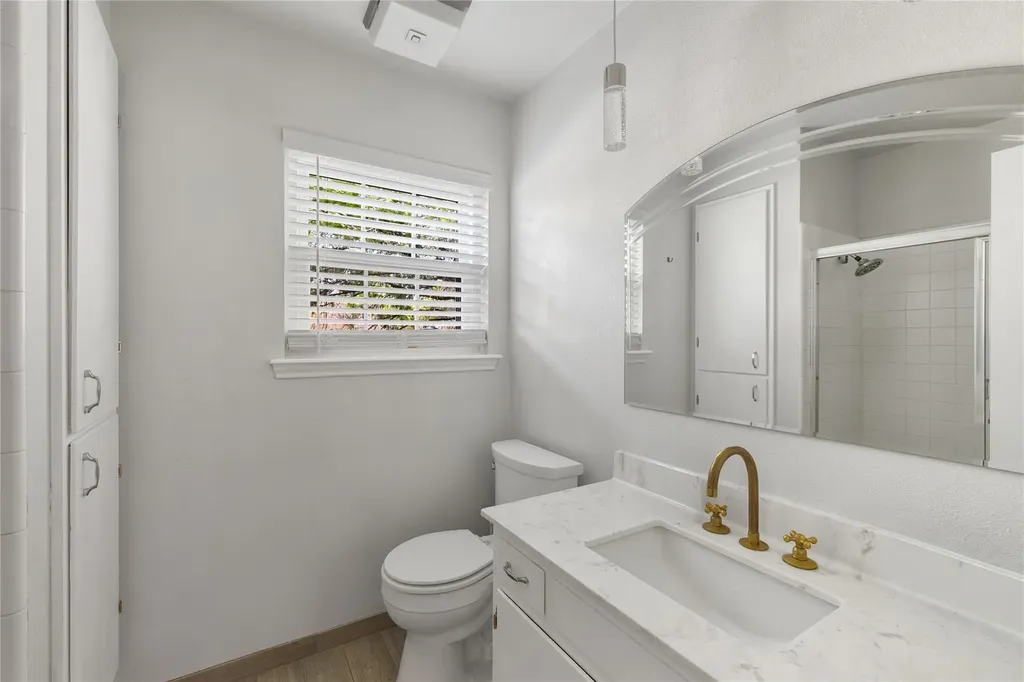 2403 Comburg Castle Way Austin TX 78748