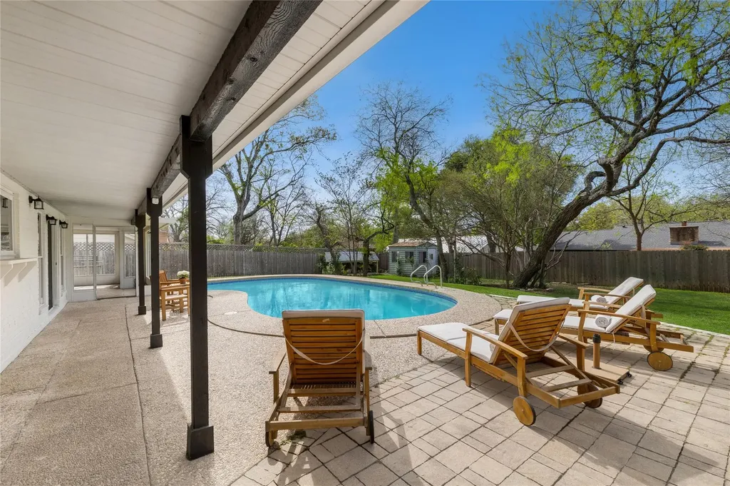 2403 Comburg Castle Way Austin TX 78748
