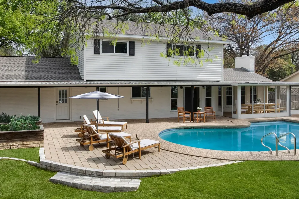 2403 Comburg Castle Way Austin TX 78748