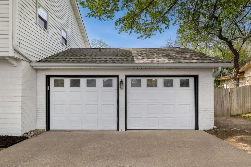 2403 Comburg Castle Way Austin TX 78748
