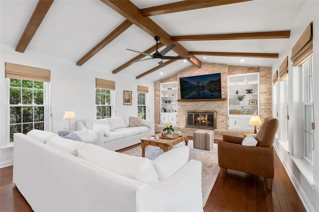 2403 Comburg Castle Way Austin TX 78748