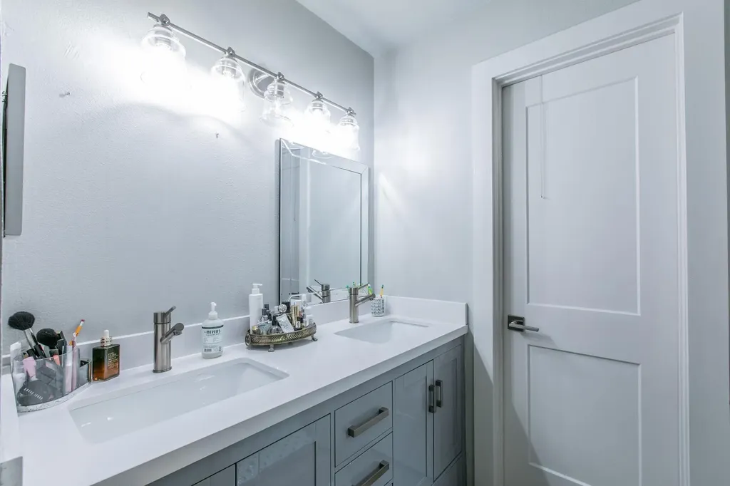 10243 Missel Thrush Drive Austin TX 78750
