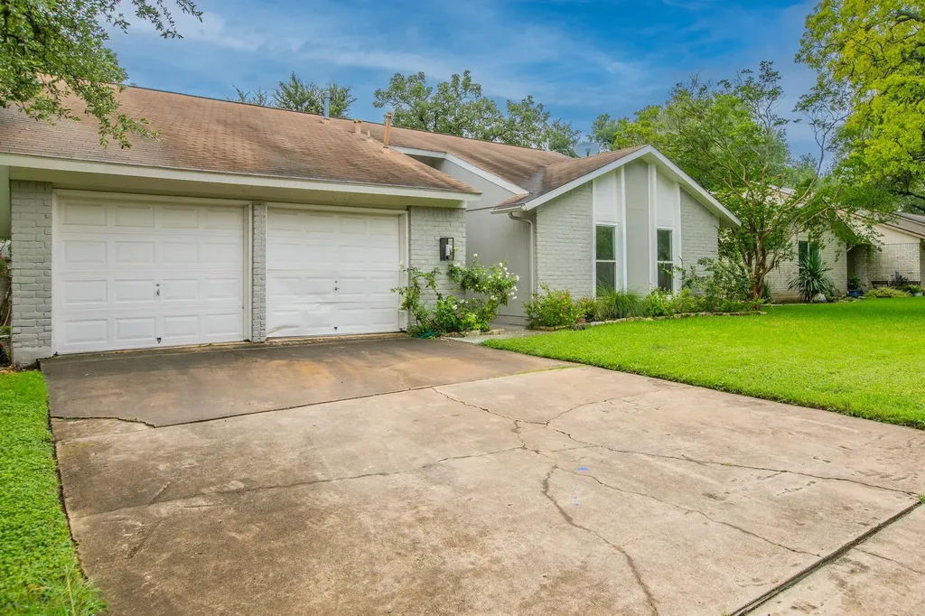 10243 Missel Thrush Drive Austin TX 78750