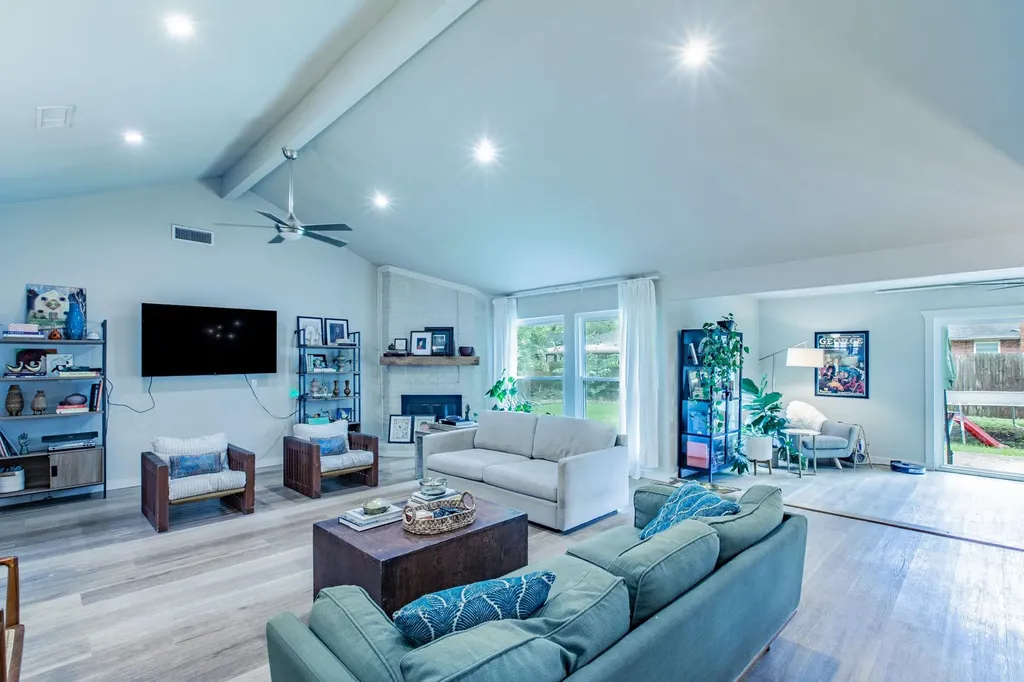 10243 Missel Thrush Drive Austin TX 78750