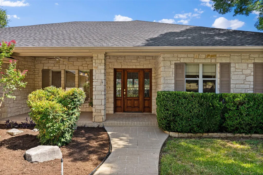 420 Los Escondidos Marble Falls TX 78654