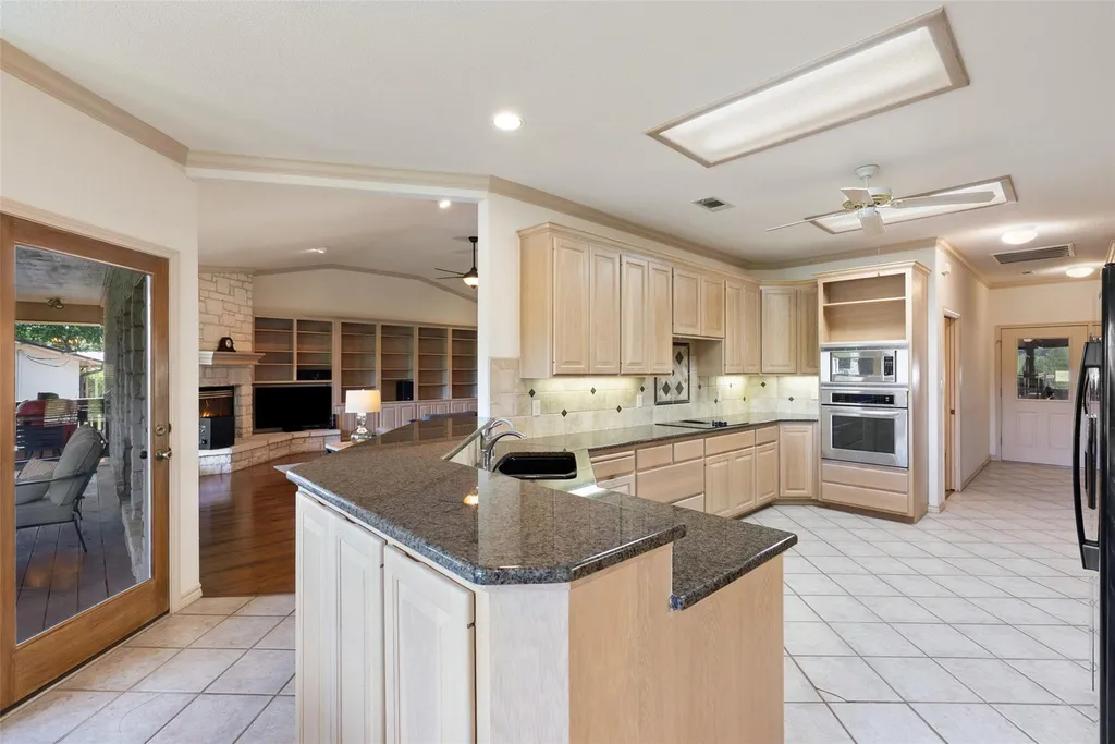 420 Los Escondidos Marble Falls TX 78654