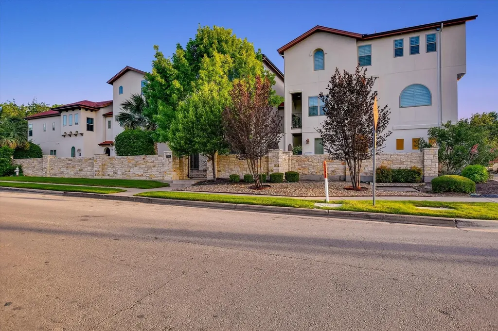 2207 Pasadena Drive Austin TX 78757