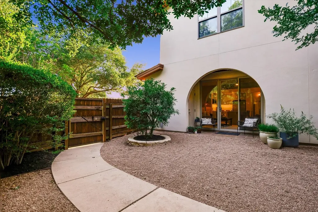 2207 Pasadena Drive Austin TX 78757