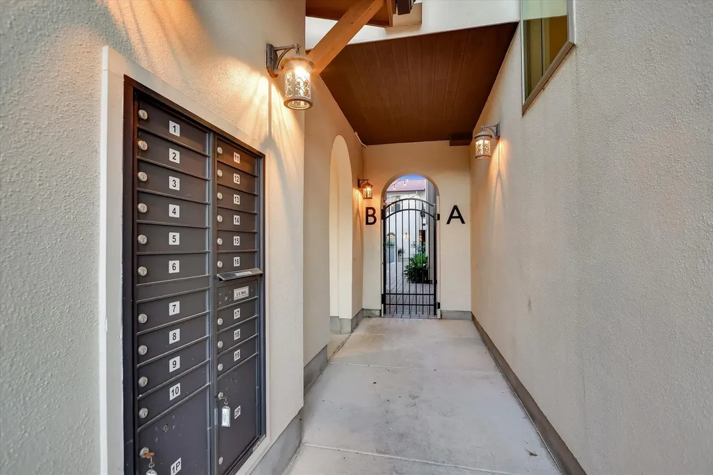 2207 Pasadena Drive Austin TX 78757