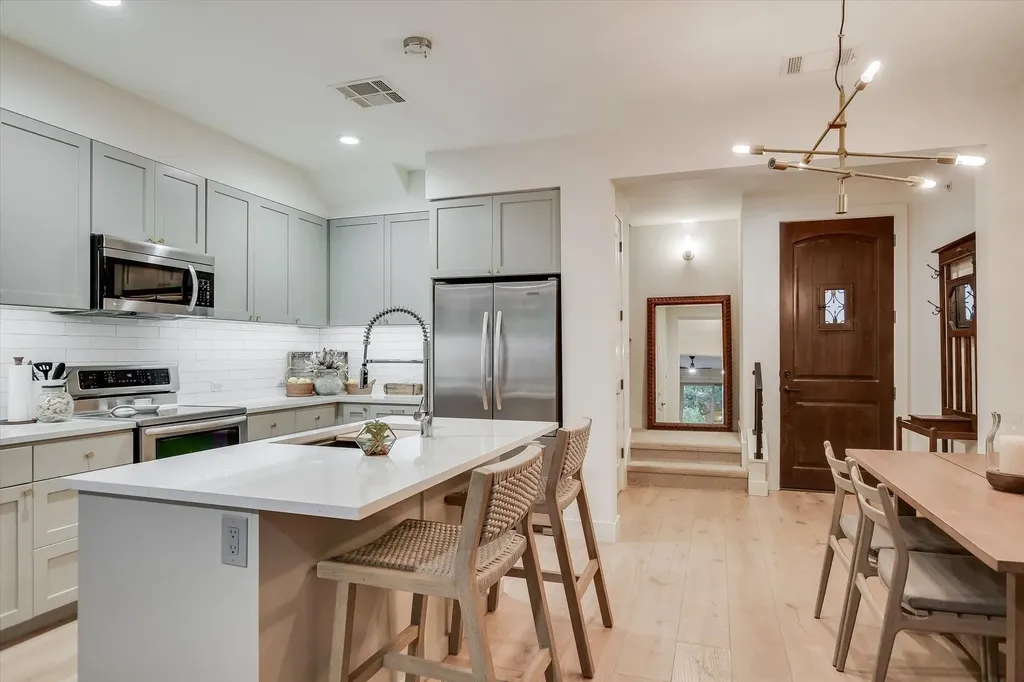 2207 Pasadena Drive Austin TX 78757