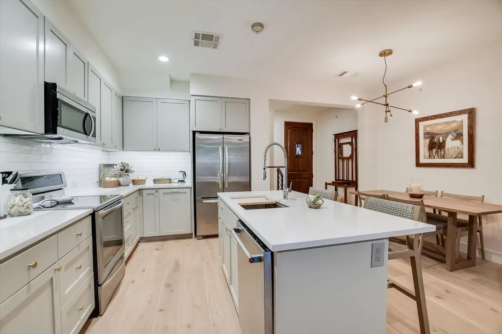 2207 Pasadena Drive Austin TX 78757