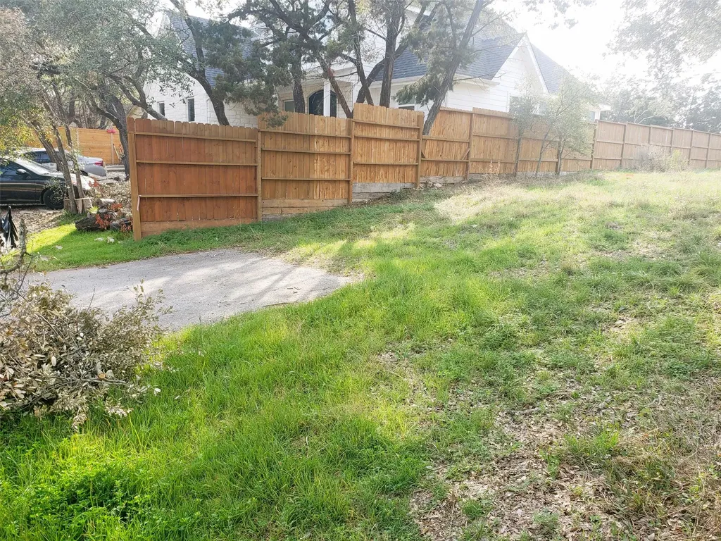 1906 Crazyhorse Pass Austin TX 78734