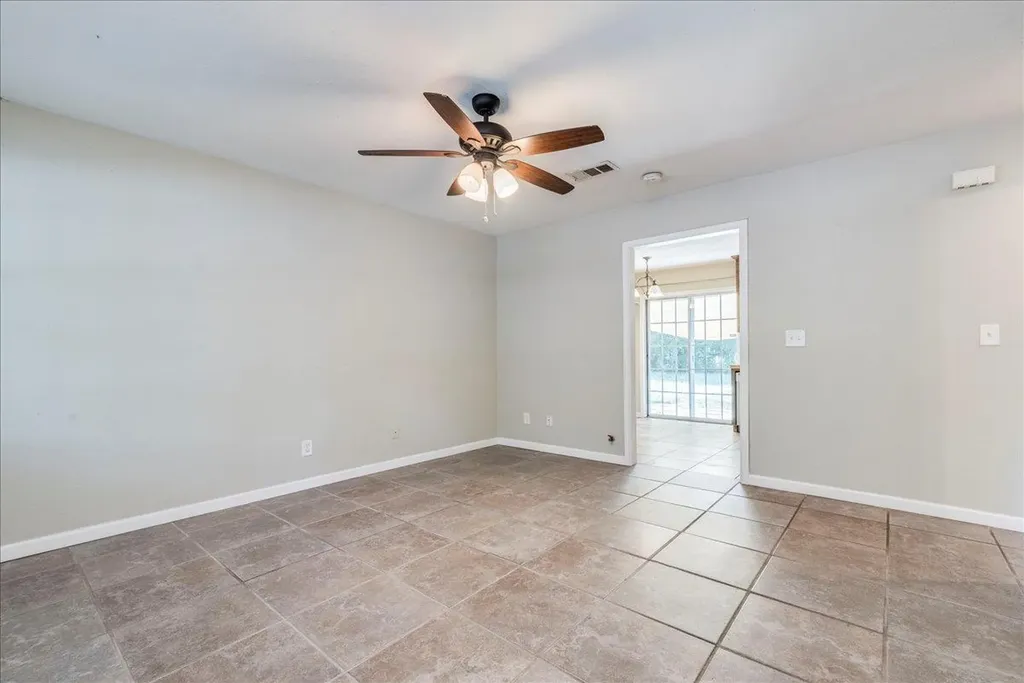 609 Cottonwod Street Lockhart TX 78644